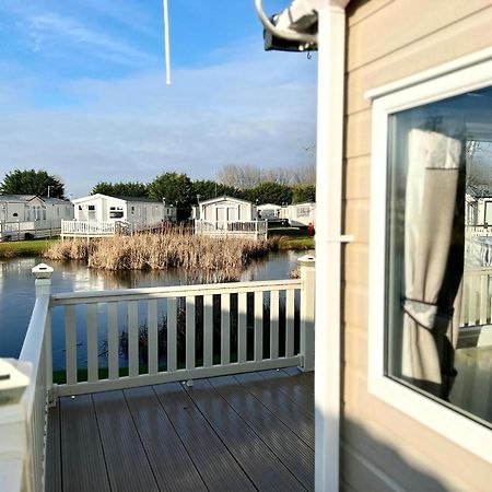 Stunning Caravan With Full Lake View At Southview Holiday Park Ref 33004Ml Skegness Esterno foto