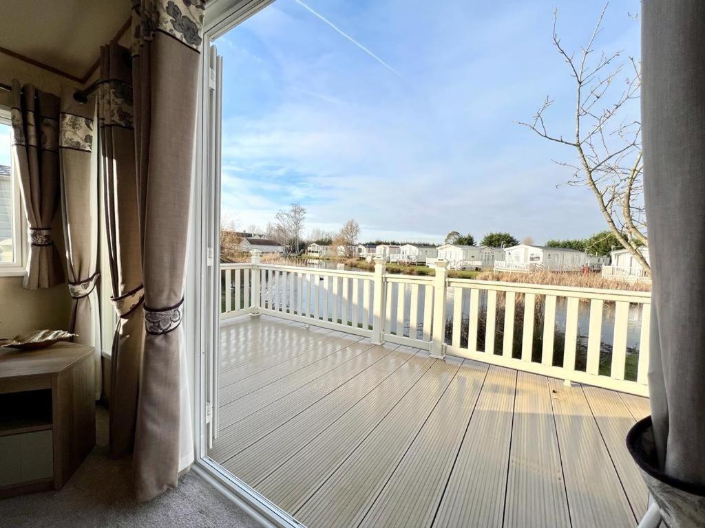 Stunning Caravan With Full Lake View At Southview Holiday Park Ref 33004Ml Skegness Esterno foto
