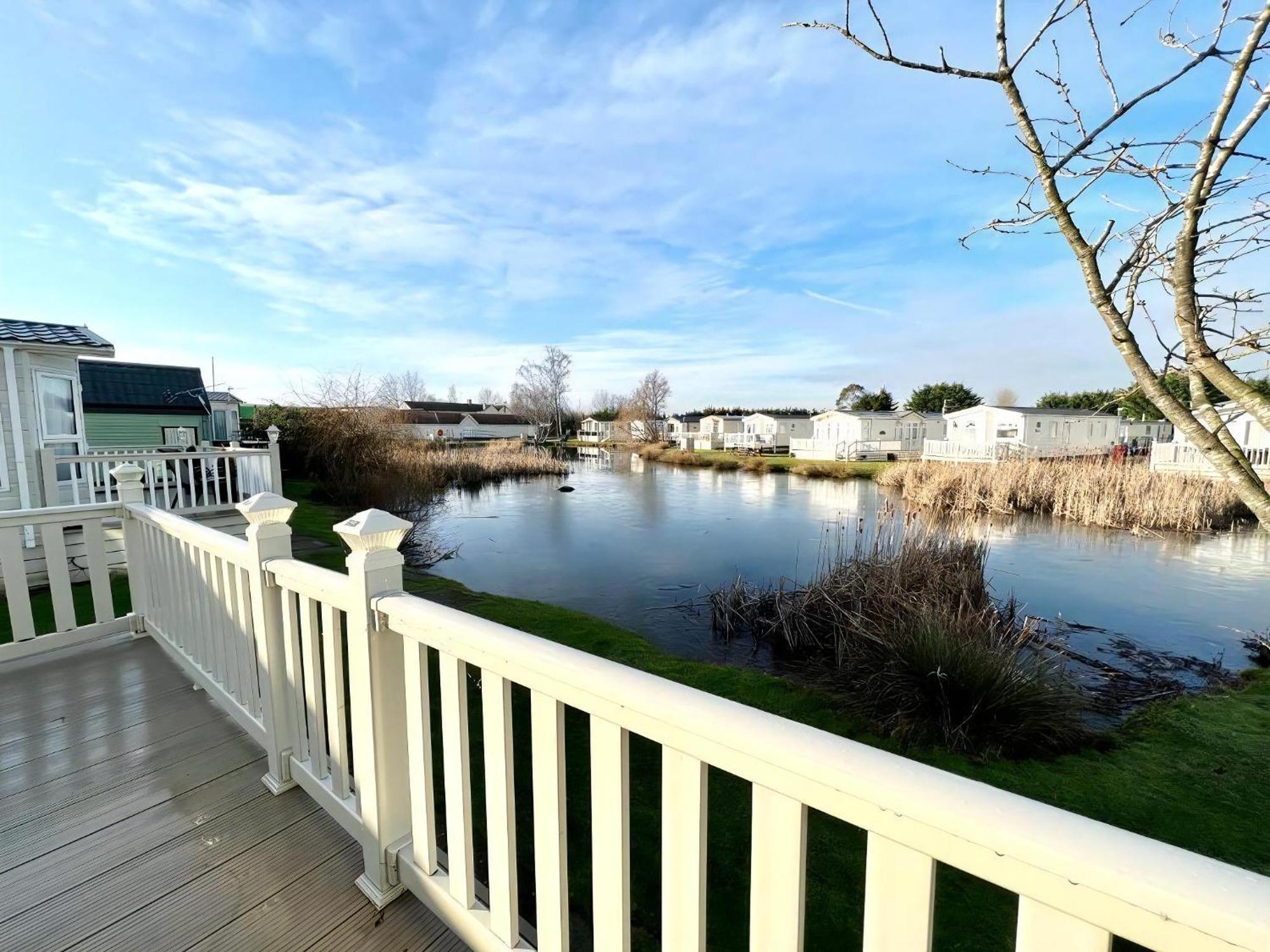 Stunning Caravan With Full Lake View At Southview Holiday Park Ref 33004Ml Skegness Esterno foto